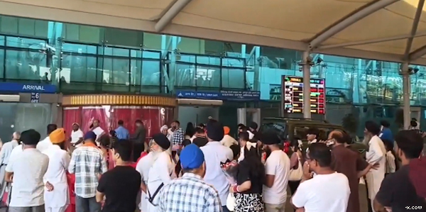 7 flights diverted